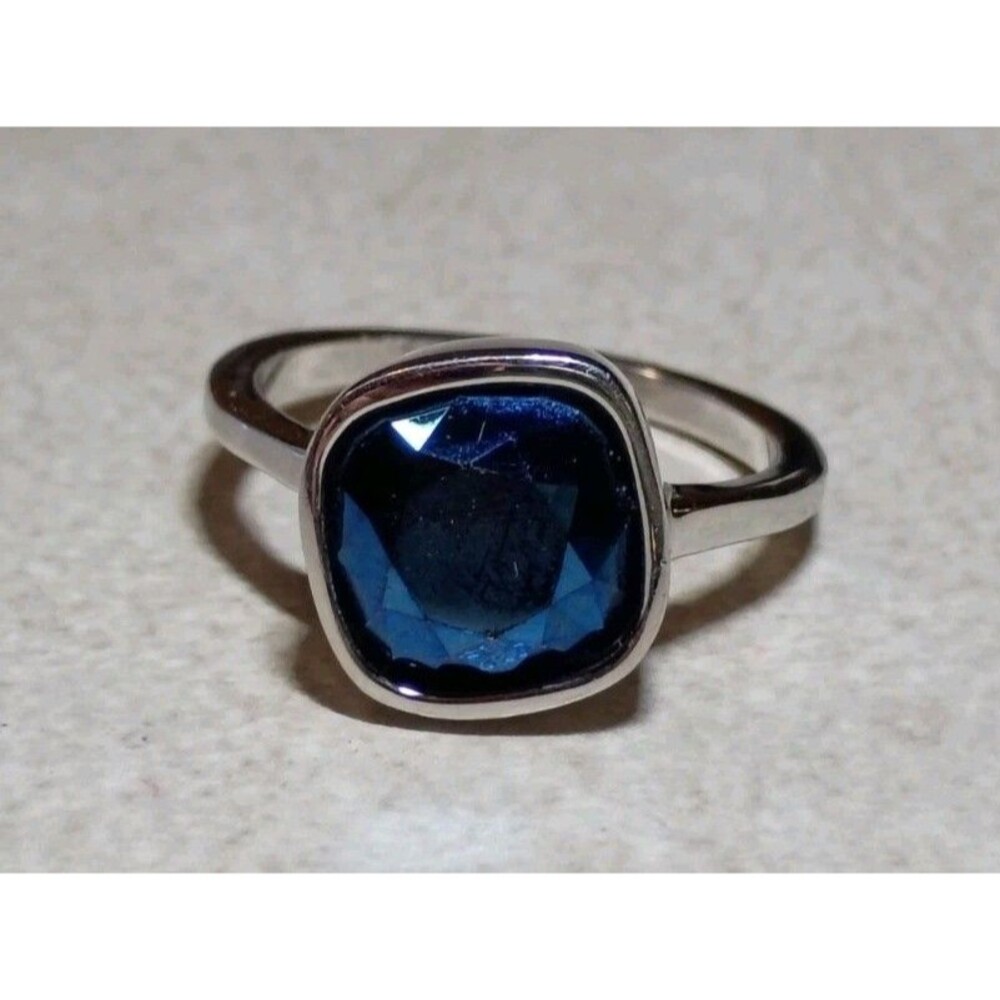 Swarovski Ring - Blue Crystal set in a Silver Tone Band - Swarovski Size 8 (58)